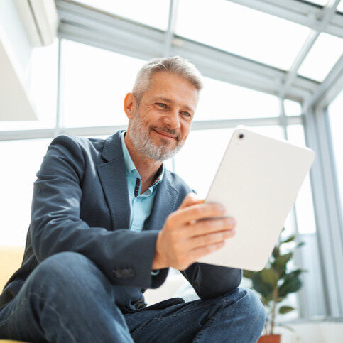 manreadingtable-2223190724