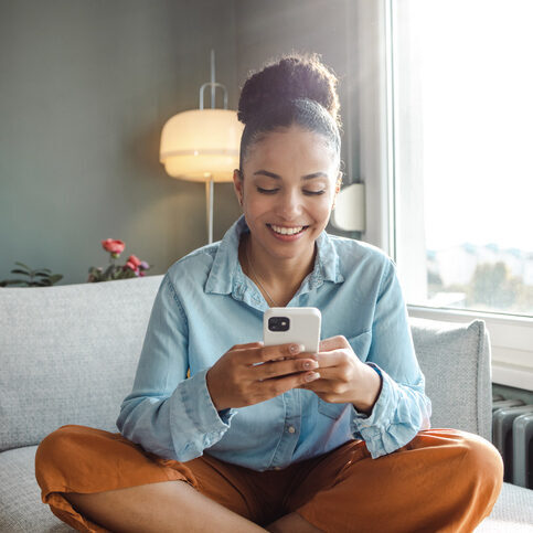 womansmilingwithphone